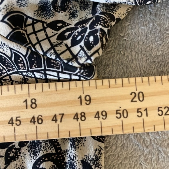 NWOT Spenser Jeremy Black Cream 100% Silk Short Sleeve Blouse - Size Medium - Picture 12 of 13